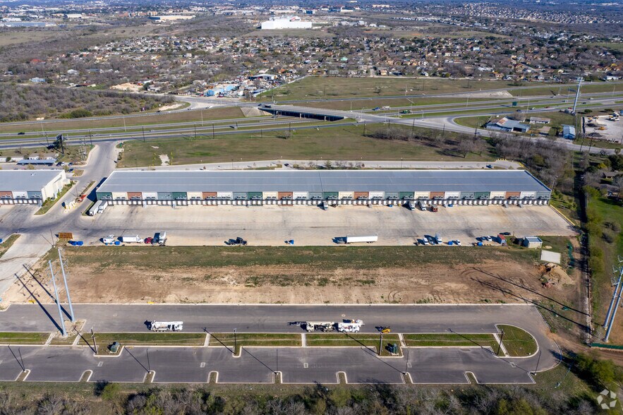 9342 SE Loop 410, San Antonio, TX à vendre - Photo de l’immeuble – Image 2 sur 89