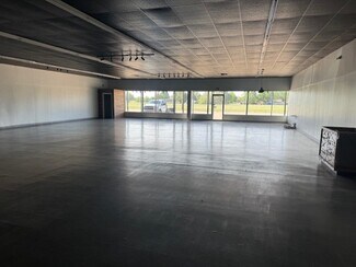 Plus de détails pour 304 W Mcartor Rd, Dodge City, KS - Bureau/Local commercial à louer