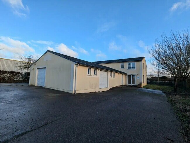 Plus de détails pour Local d’activités à vendre