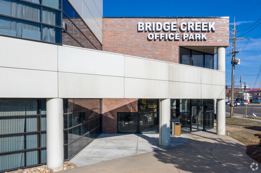 8801 E Hampden Ave, Denver, CO à louer - Photo de l’immeuble – Image 1 sur 21