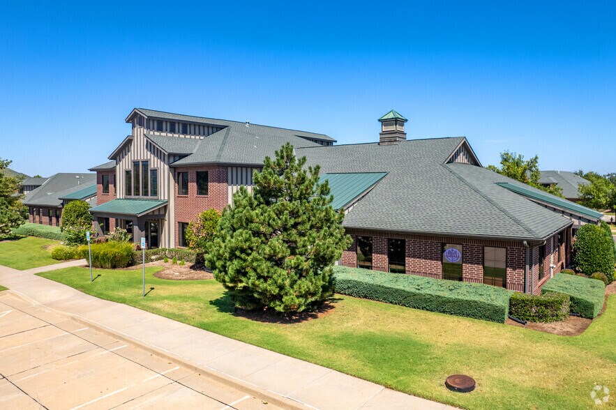 755 W Covell Rd, Edmond, OK à louer - Photo principale – Image 1 sur 21