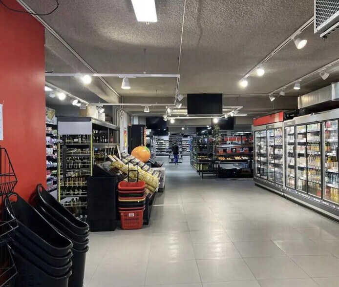 Local commercial dans Paris à louer - Photo de l’immeuble – Image 2 sur 9