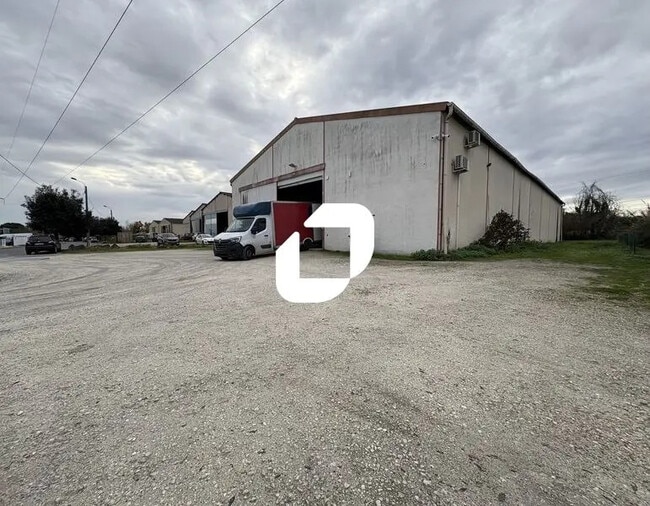 Plus de détails pour Local d'activités à louer