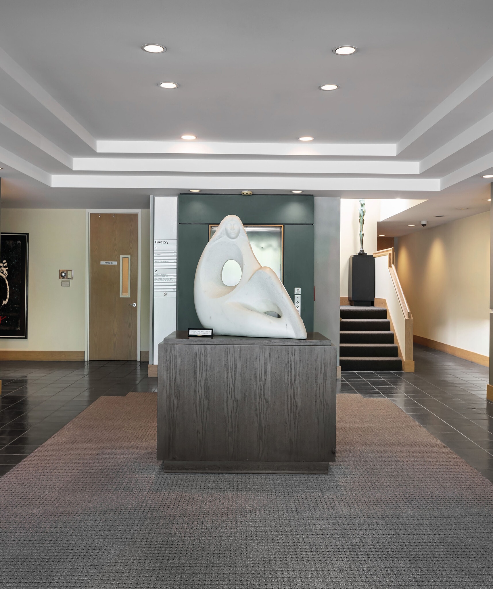 10801 Main St, Bellevue, WA à louer Hall d’entrée– Image 1 sur 4