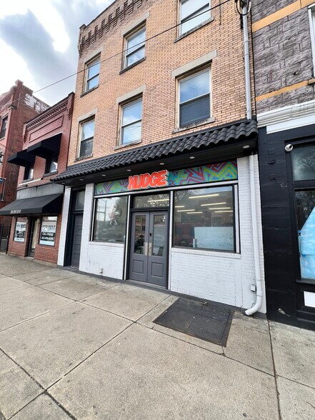 2204 E Carson St, Pittsburgh, PA à louer - Photo de l’immeuble – Image 1 sur 10
