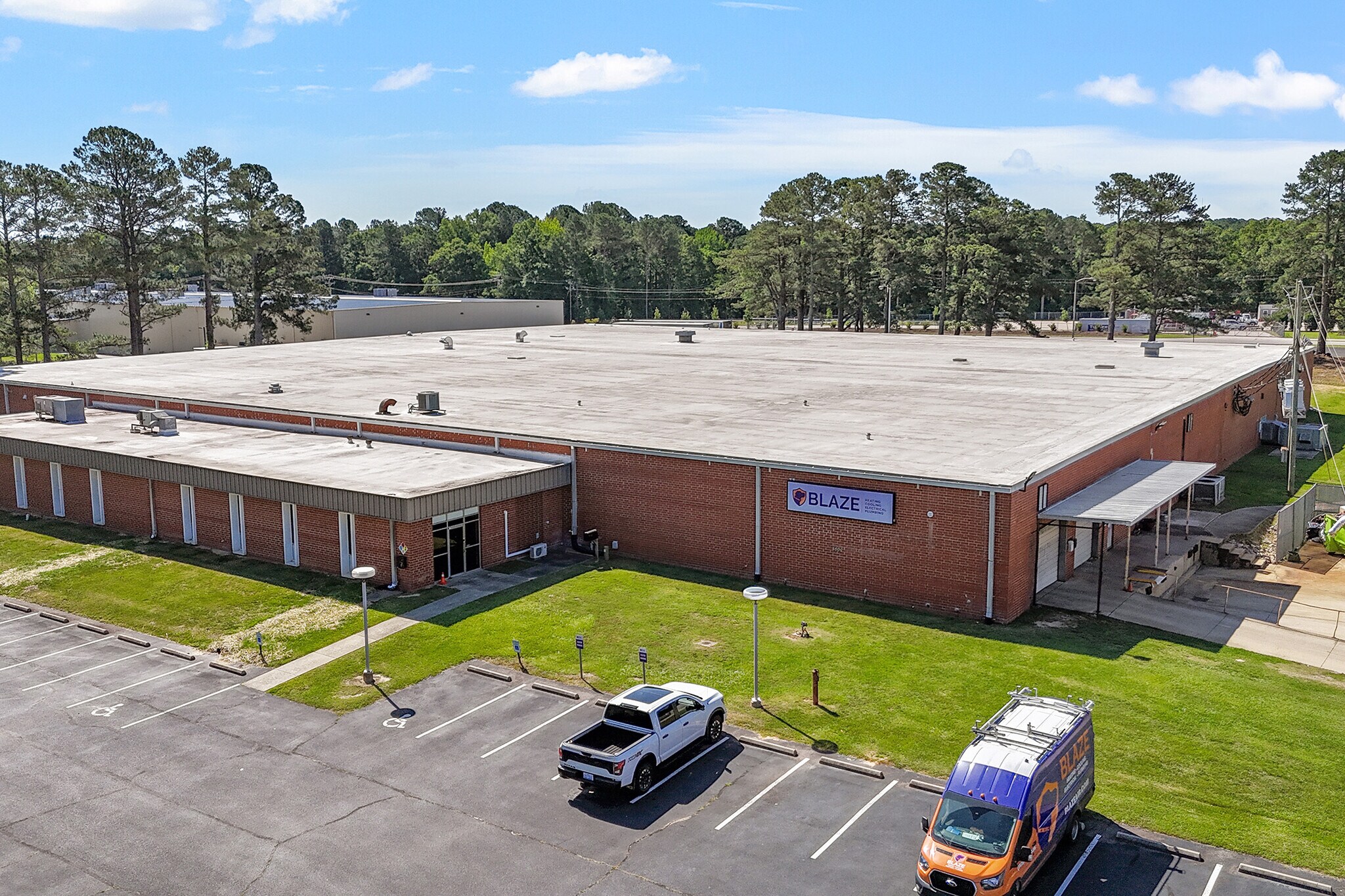 500 E Gannon Ave, Zebulon, NC à louer Photo de l’immeuble– Image 1 sur 32