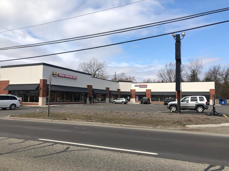 5720 Highland Rd, Waterford, MI à louer - Photo de l’immeuble – Image 3 sur 6