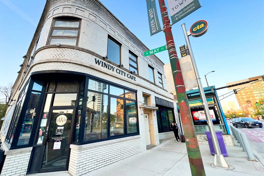 1058-1062 W Chicago Ave, Chicago, IL à louer - Photo de l’immeuble – Image 2 sur 4