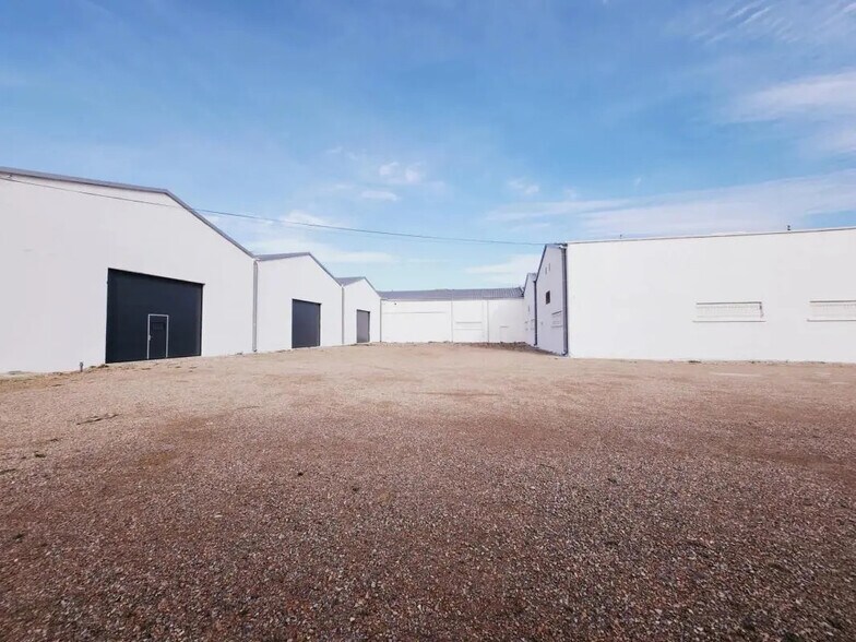 Industriel/Logistique dans Perpignan à louer - Photo de l’immeuble – Image 3 sur 17