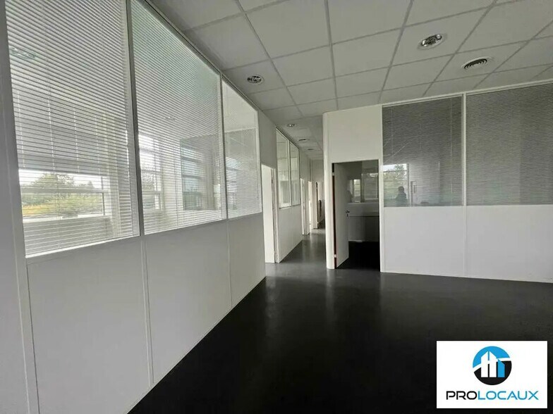 Bureau dans Heudebouville à louer - Photo de l’immeuble – Image 3 sur 12