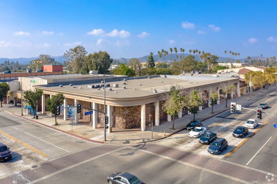 499 N Garey Ave, Pomona, CA à vendre - Photo de l’immeuble – Image 3 sur 21