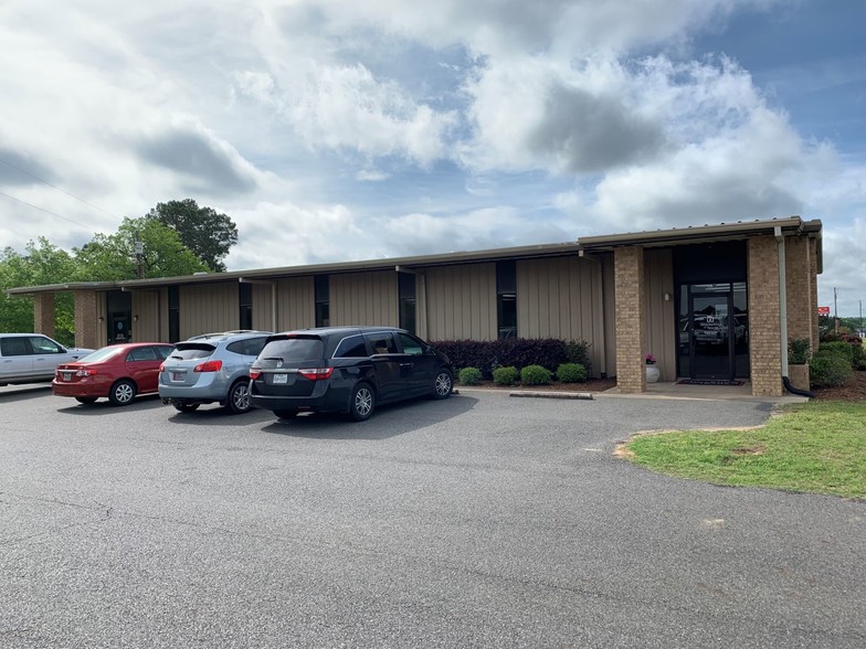 2200 NW Stallings Dr, Nacogdoches, TX à louer - Photo principale – Image 1 sur 8