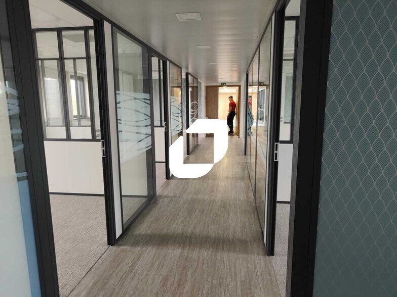 Bureau dans Rueil Malmaison à louer - Photo intérieure – Image 2 sur 6