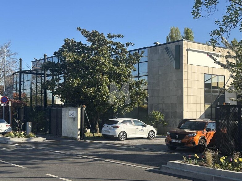 Local d’activités dans Palaiseau à louer - Photo de l’immeuble – Image 3 sur 14