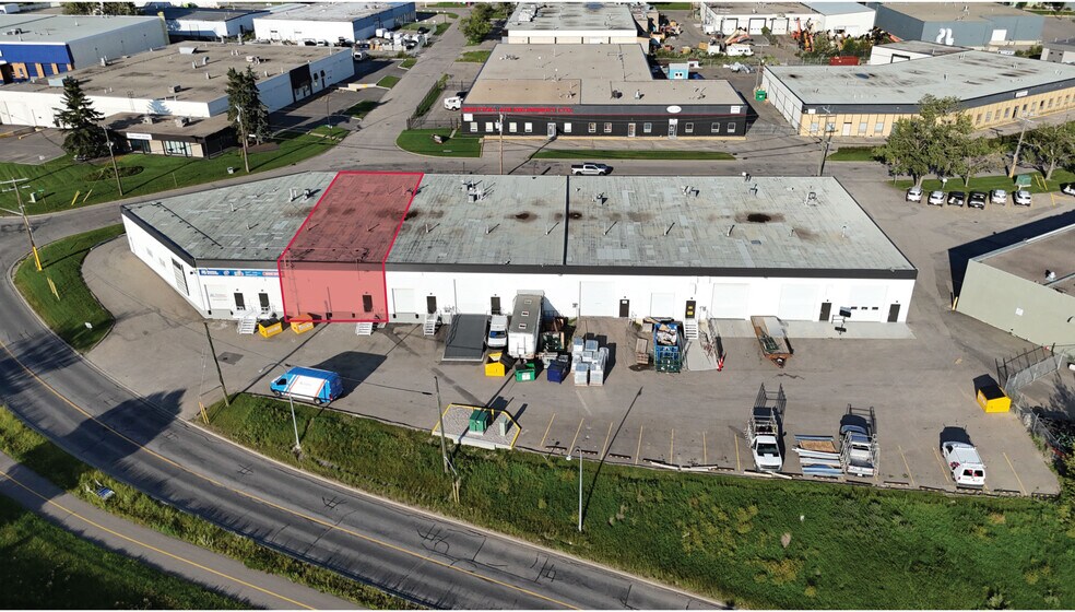 1301-1313 Hastings Cres SE, Calgary, AB à louer - Photo de l’immeuble – Image 2 sur 8