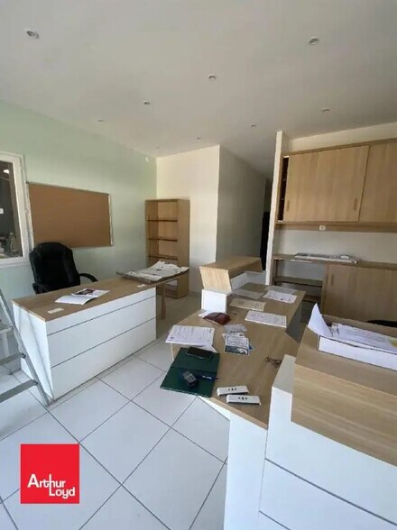 Local d'activités dans Tremblay-les-Villages à vendre - Photo de l’immeuble – Image 3 sur 5