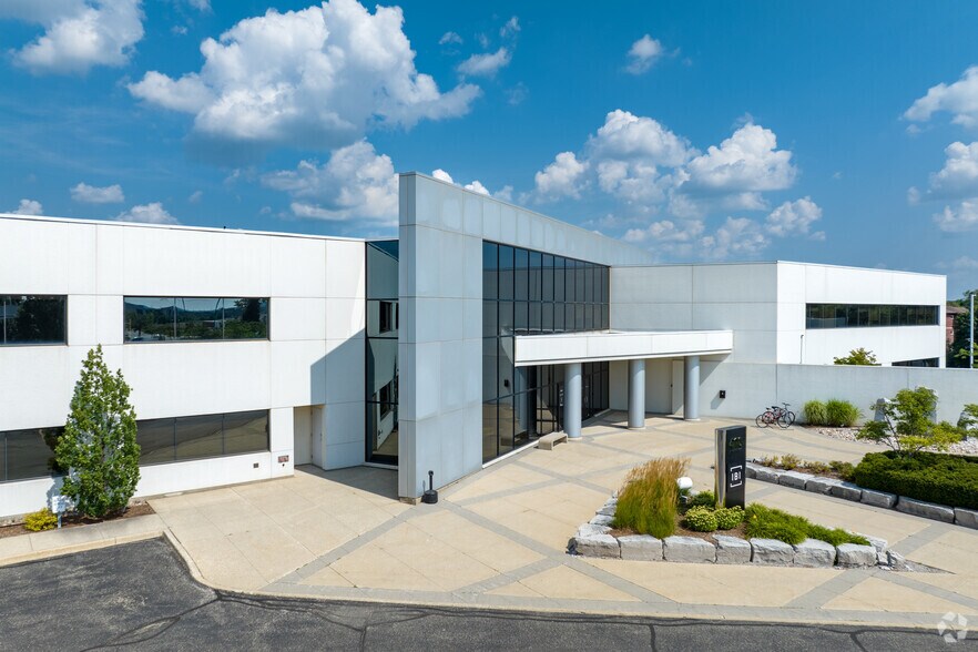 410 Albert St, Waterloo, ON à louer - Photo de l’immeuble – Image 1 sur 5