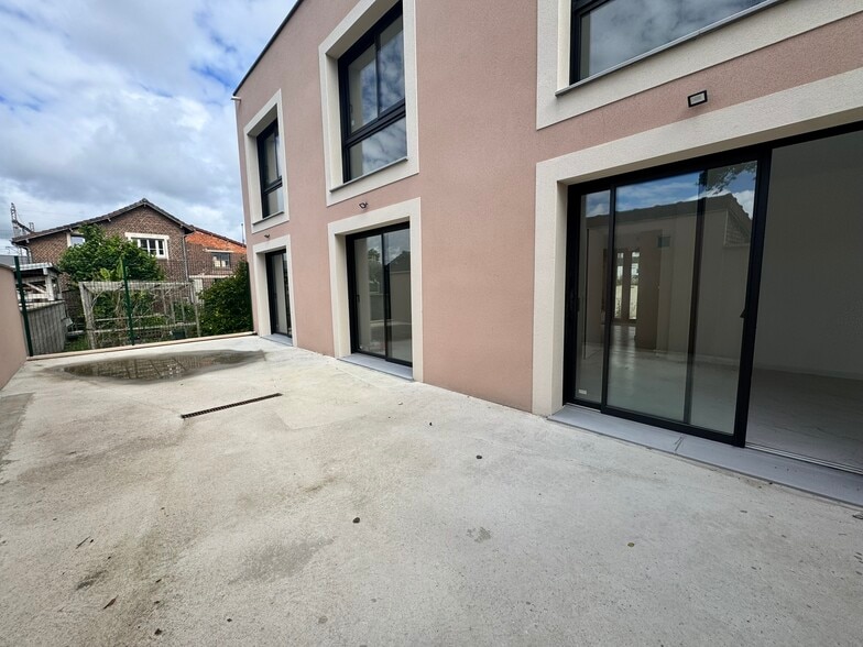 Bureau dans Baillet-en-France à louer - Photo de l’immeuble – Image 2 sur 5