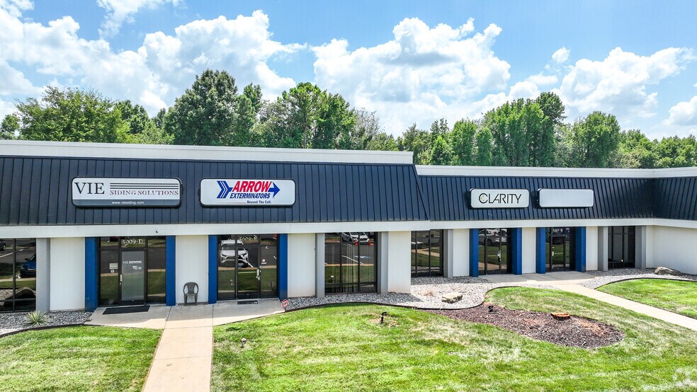 5009-5015 W WT Harris Blvd, Charlotte, NC à louer - Photo de l’immeuble – Image 1 sur 18