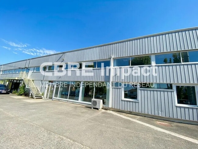 Plus de détails pour Local d'activités à louer