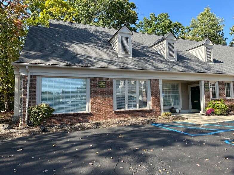 31886 Northwestern Hwy, Farmington, MI à louer - Photo de l’immeuble – Image 3 sur 14