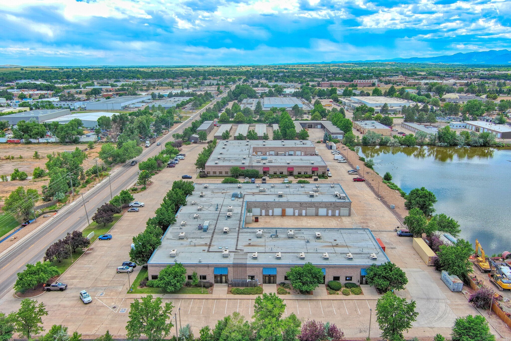 105 S Sunset St, Longmont, CO à louer Photo principale– Image 1 sur 23