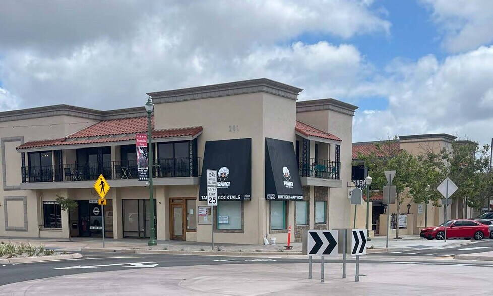 201 E Grand Ave, Escondido, CA à vendre - Photo de l’immeuble – Image 2 sur 24