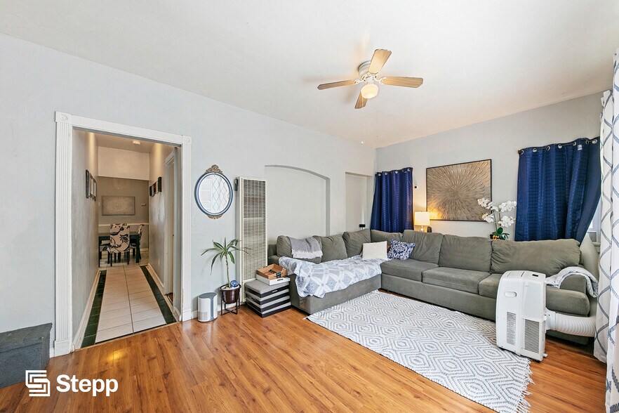 420 N Rose Pl, Long Beach, CA à vendre - Photo de l’immeuble – Image 3 sur 12