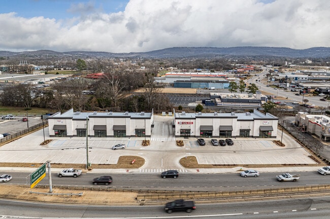 Plus de détails pour 1010 Memorial Pky N, Huntsville, AL - Local commercial à louer