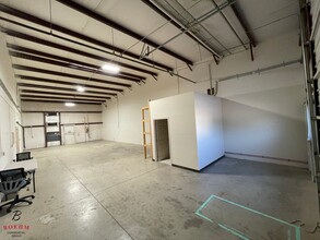 141 Industrial Dr, Boerne, TX à louer Photo de l’immeuble– Image 1 sur 11