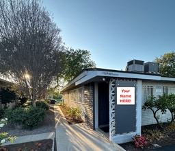 1007-1013 S Victoria Ave, Corona, CA à louer Photo de l’immeuble– Image 2 sur 6