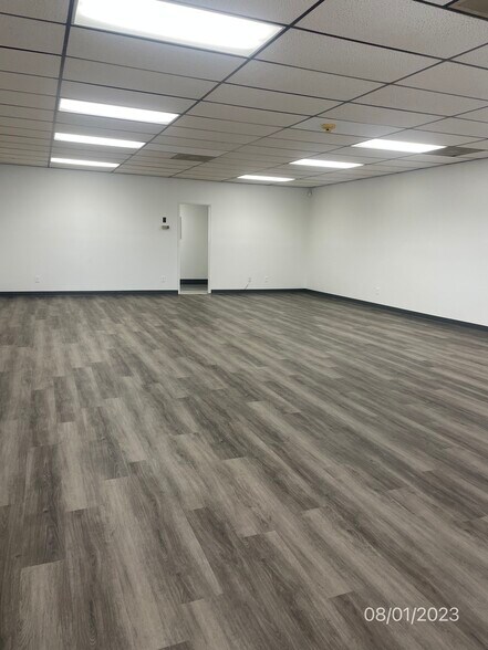 1511 W Holt Blvd, Ontario, CA à louer - Photo de l’immeuble – Image 2 sur 3