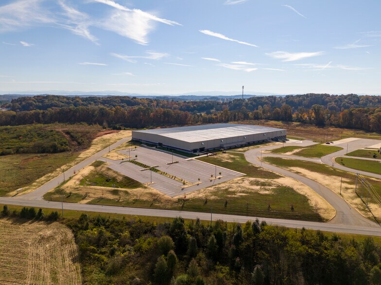1295 Huntington Park Dr, Loudon, TN à louer - Photo de l’immeuble – Image 3 sur 38
