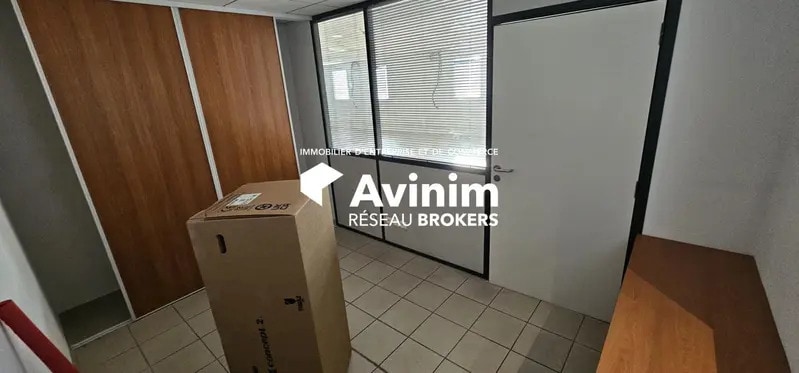 Bureau dans Nîmes à louer - Photo de l’immeuble – Image 3 sur 4