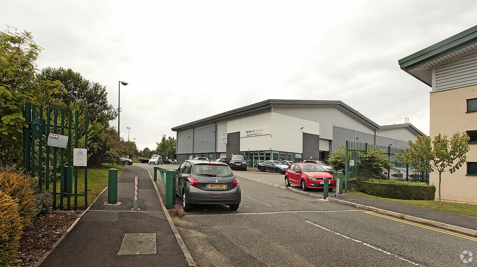 Lower Meadow Rd, Wilmslow à louer - Photo de l’immeuble – Image 3 sur 10