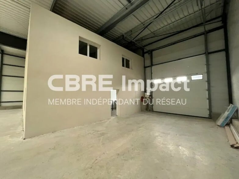 Local d’activités dans Cernay-lès-Reims à louer - Photo intérieure – Image 1 sur 12