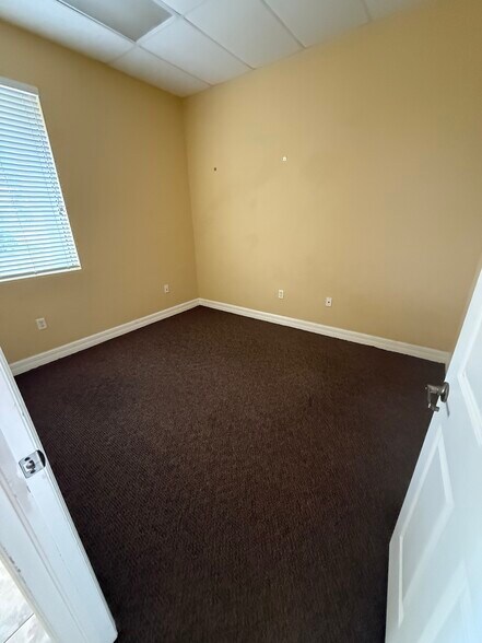 750 Tamiami Trl, Port Charlotte, FL à louer - Photo de l’immeuble – Image 2 sur 11