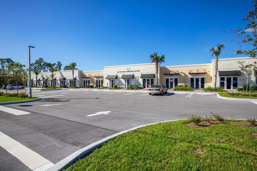 460 NW Stadium Blvd, Port Saint Lucie, FL à louer - Photo de l’immeuble – Image 2 sur 12