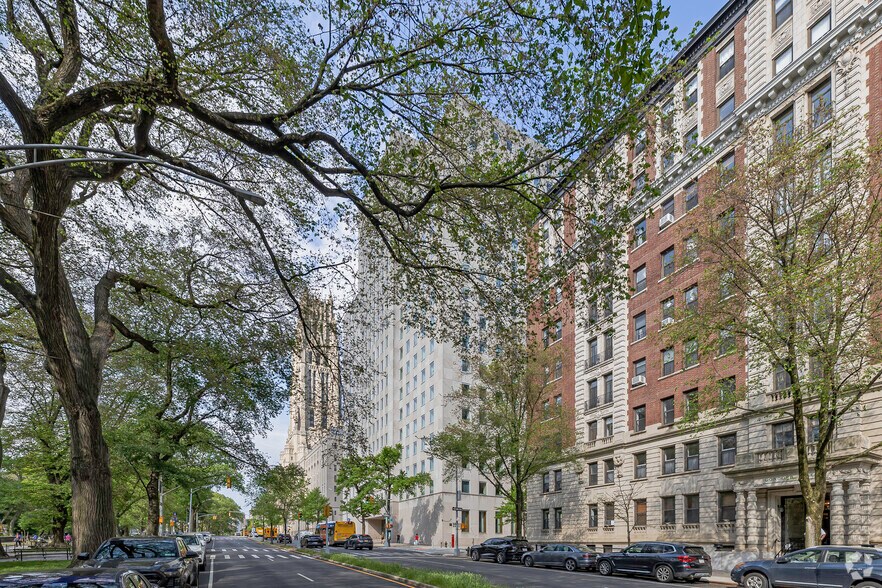 475 Riverside Dr, New York, NY à louer - Photo de l’immeuble – Image 3 sur 6