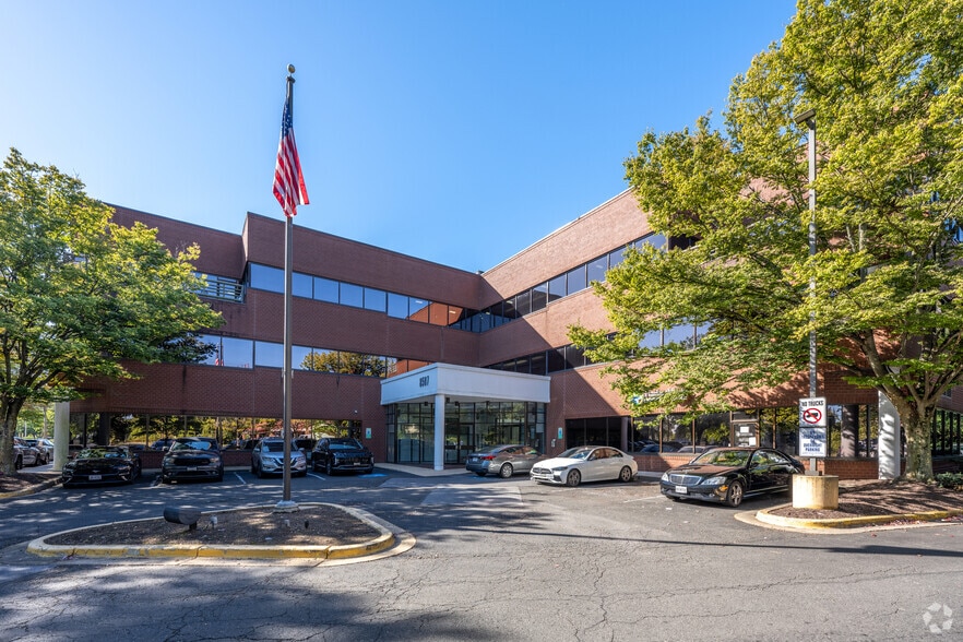 8507 Oxon Hill Rd, Oxon Hill, MD à louer - Photo de l’immeuble – Image 3 sur 5