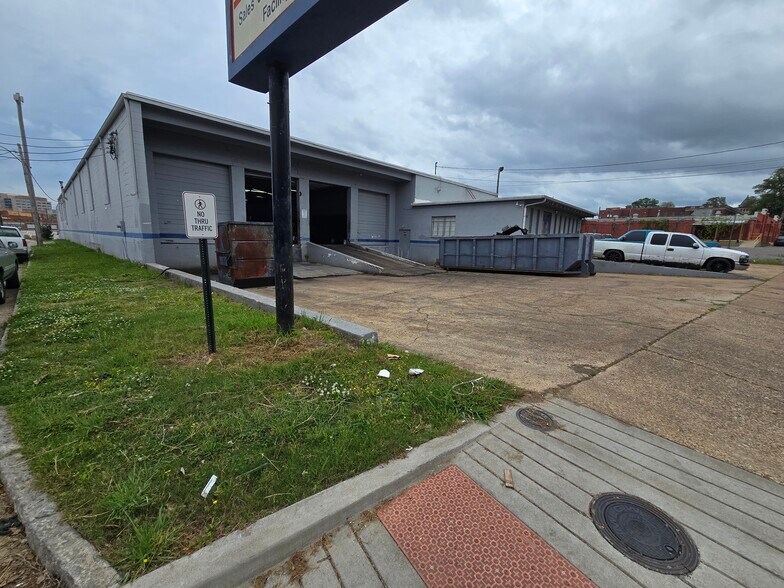 554 Adams Ave, Memphis, TN à vendre - Photo de l’immeuble – Image 2 sur 11