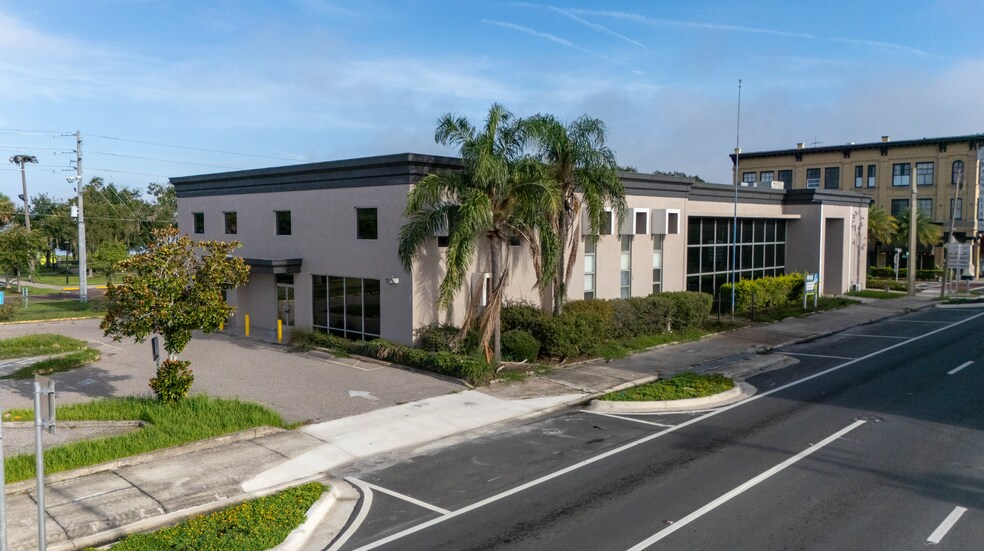 100 N Bay St, Eustis, FL à vendre - Photo de l’immeuble – Image 2 sur 7