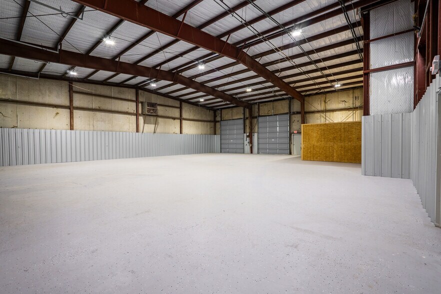 8388 W State Highway 21, Bryan, TX à louer - Photo de l’immeuble – Image 3 sur 15