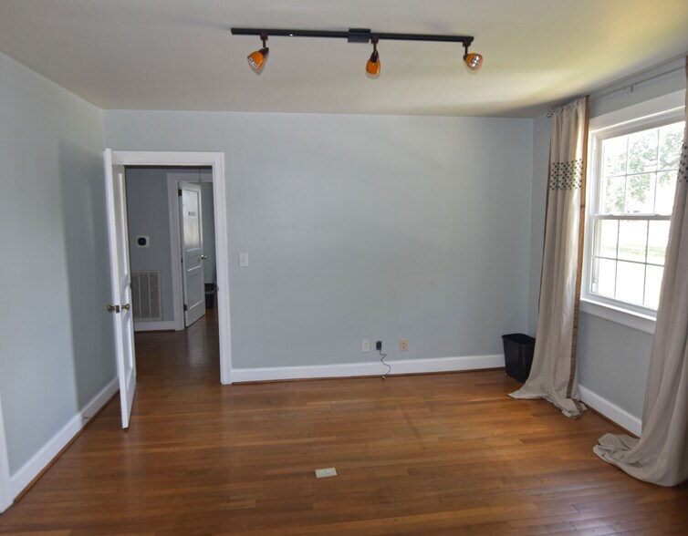 2702 Greystone Rd, Nashville, TN à louer - Photo de l’immeuble – Image 2 sur 20