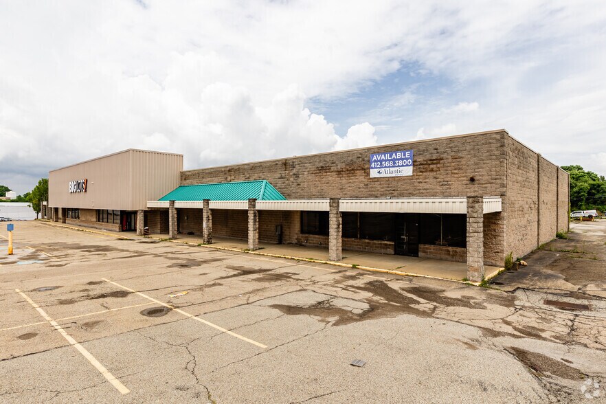 7005 Clairton Rd, West Mifflin, PA à louer - Photo de l’immeuble – Image 2 sur 5