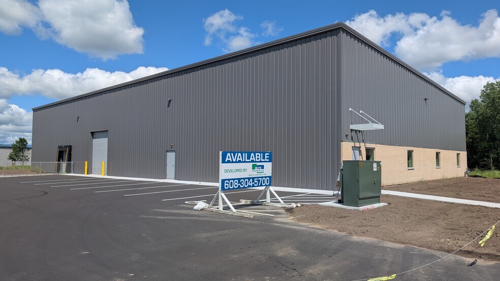 1230 Continental Dr, Eau Claire, WI à louer - Photo de l’immeuble – Image 1 sur 10