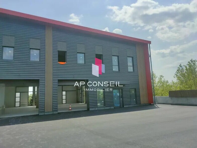 Local d’activités dans Élancourt à louer - Photo de l’immeuble – Image 2 sur 3
