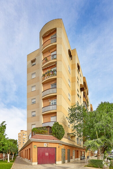 Immeuble residentiel dans Sevilla, Sevilla à vendre - Photo de l’immeuble – Image 3 sur 3