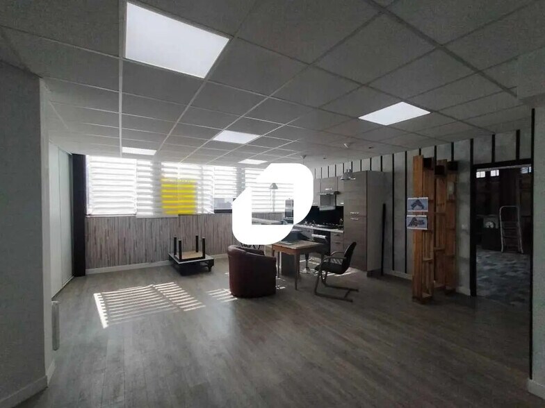 Bureau dans Montreuil à louer - Photo de l’immeuble – Image 3 sur 10