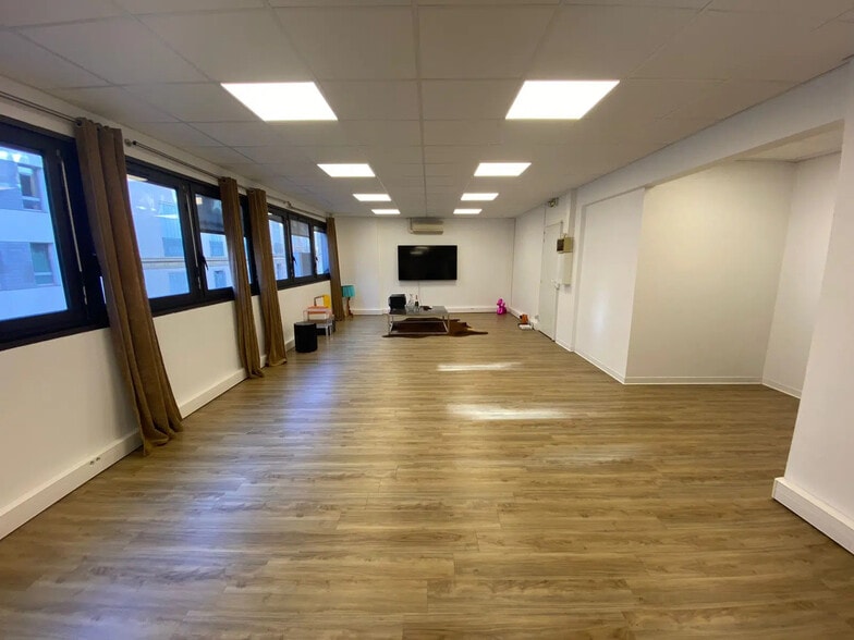2 Rue Farges, Marseille à louer - Photo de l’immeuble – Image 3 sur 5